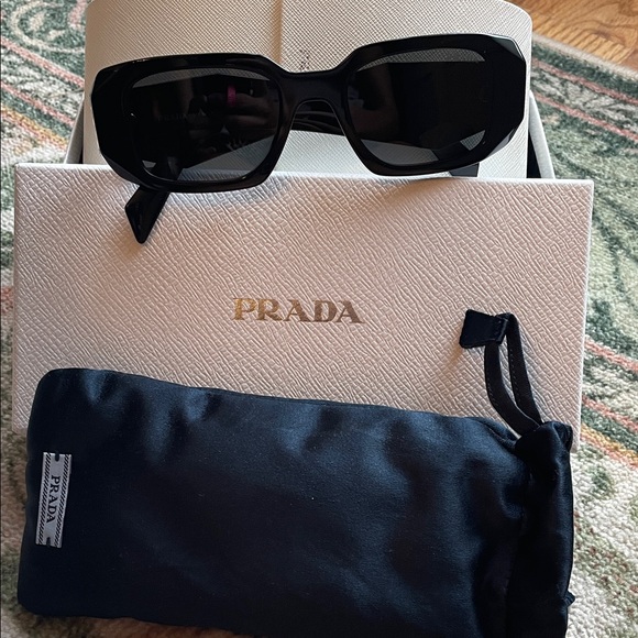 Prada Elegant Black Sunglasses - Picture 1 of 2